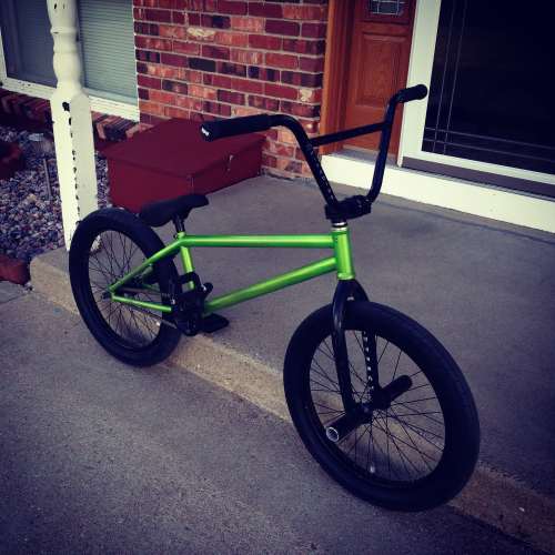 This shiny happy green Stolen Cherry belongs to Benjamin Gonzales of Cheyenne, Wyoming.