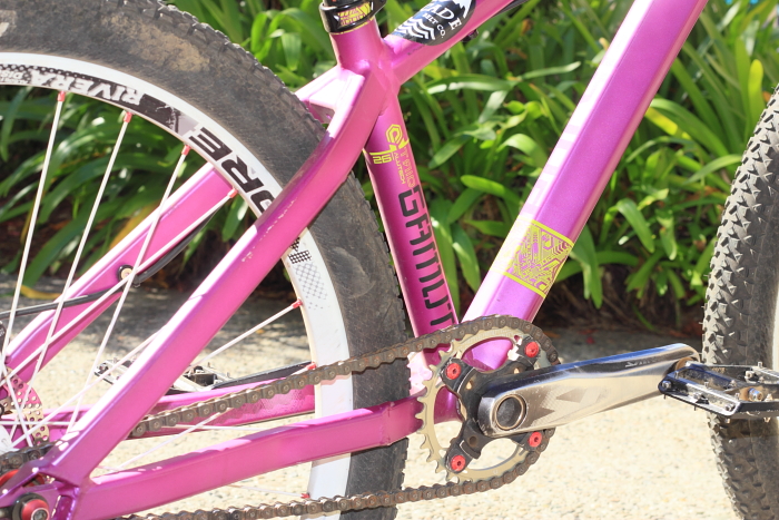 THe bike looks sweet but Simon needs a chain sponsor...haha