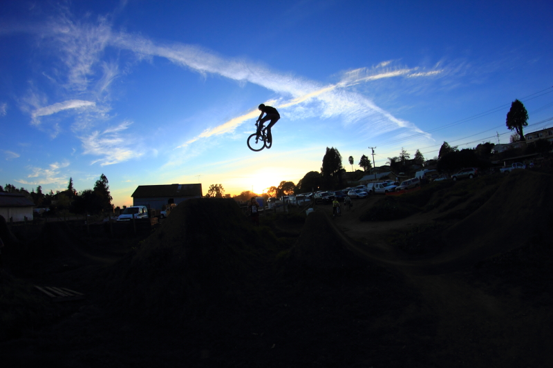 As the vapor trails cut across the evening sky the session continues.